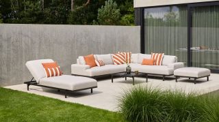 Lucas bude přesně takový, jaký si ho uděláte. 🫶🏼 Rohové sezení, které si s barevnými polštářky můžete upravit podle...